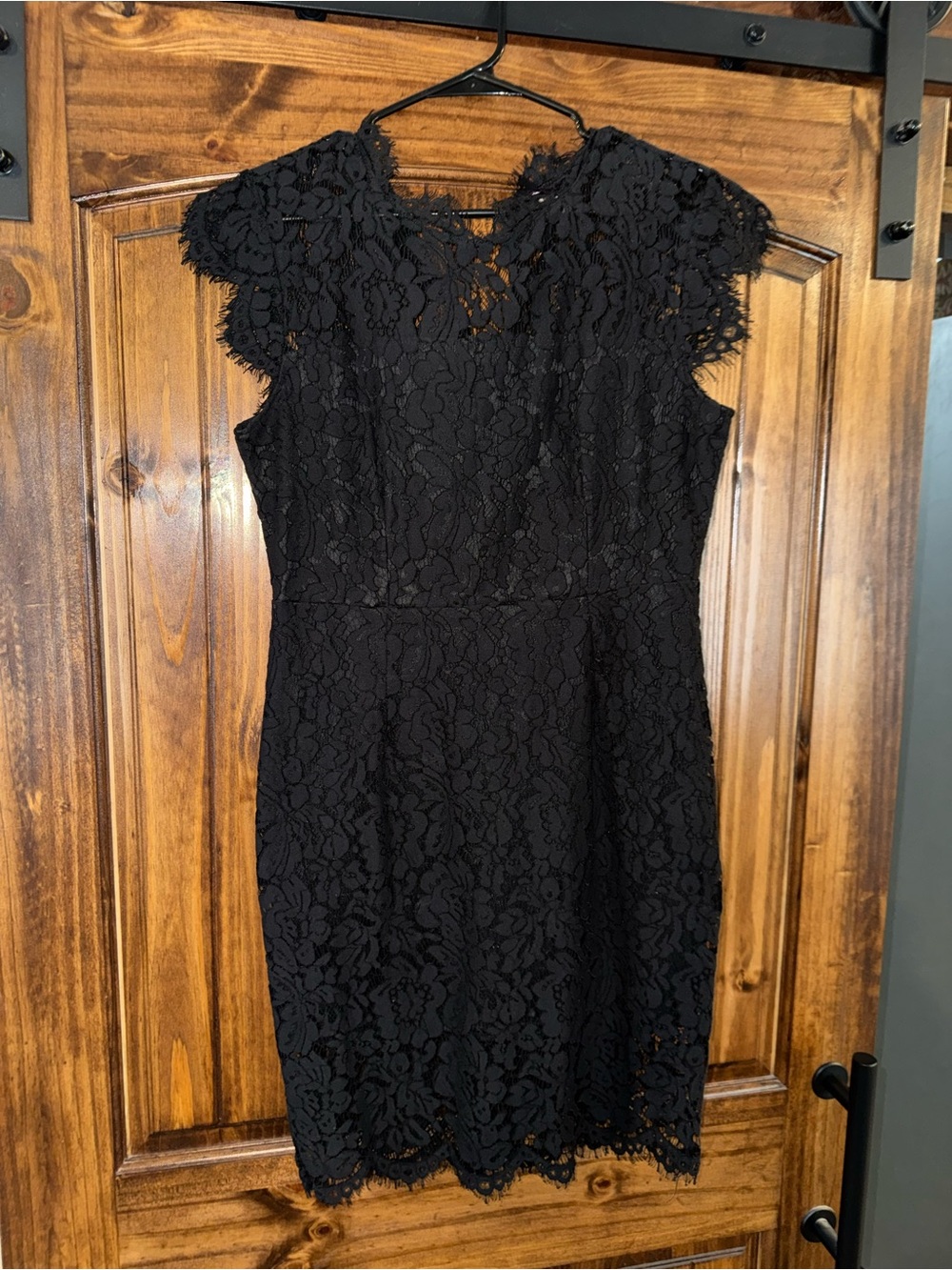 Elegant Black Lace Cap-Sleeve Dress